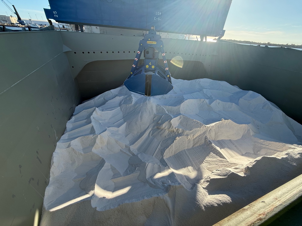 Bulk aggregate-type material discharge at GCS Gulf Coast port — clamshell grab operations